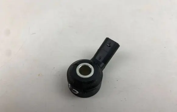 Mercedes-Benz CLA C118 X118 Detonation knock sensor A0009057304