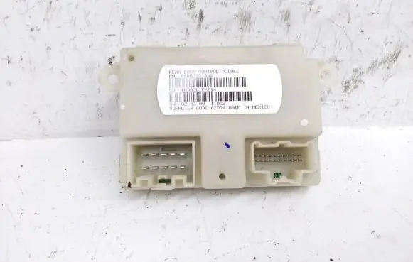 Chrysler Town & Country V Door control unit/module P68079910AB
