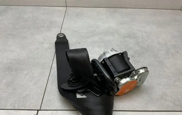 Audi A3 S3 8V Front seatbelt