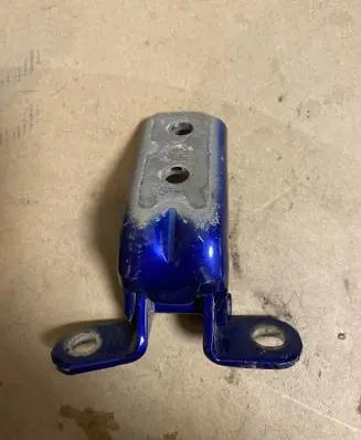 Opel Crossland X Front door lock loop/hook striker A046057