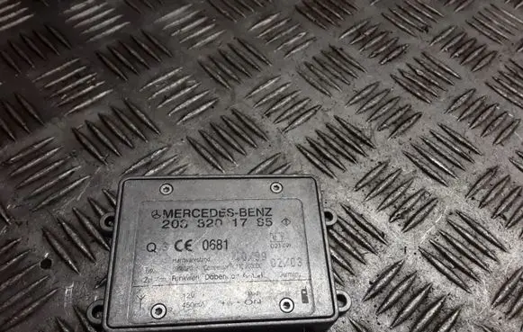 Mercedes-Benz E W210 Aerial antenna amplifier 2038201785 09102113