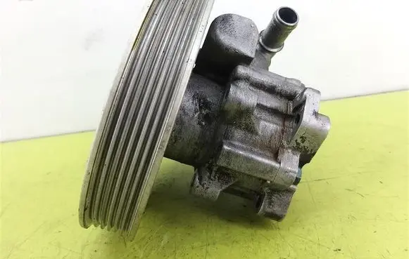 Audi A6 S6 C5 4B Power steering pump 4BO145156