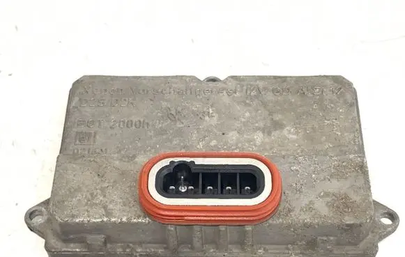 Audi A6 S6 C6 4F Voltage converter/converter module 5DV008290