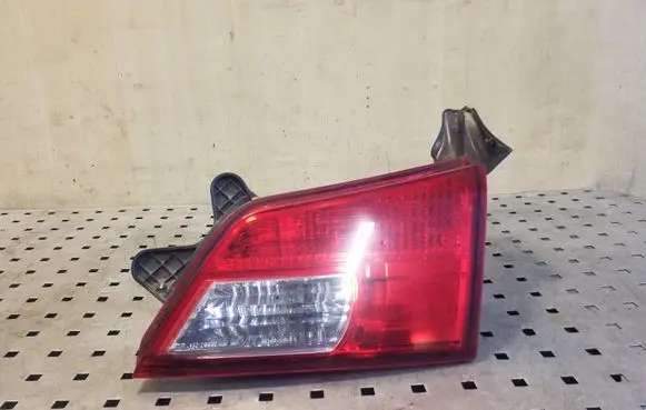 Subaru Outback Tailgate rear/tail lights KOITO13220072 13220072