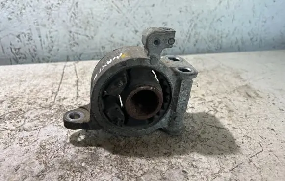 Nissan Maxima A35 Engine mount bracket
