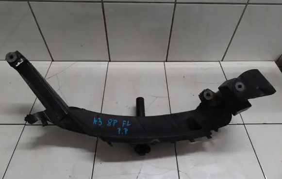 Audi A3 S3 8P Headlight/headlamp mounting bracket 8P0805608