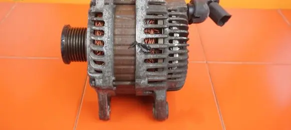 Nissan Juke I F15 Generator/alternator 23100BV80A 21MB38