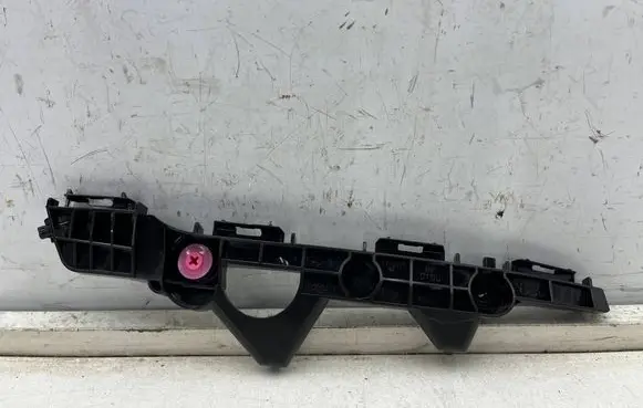 Rear bumper mounting bracket