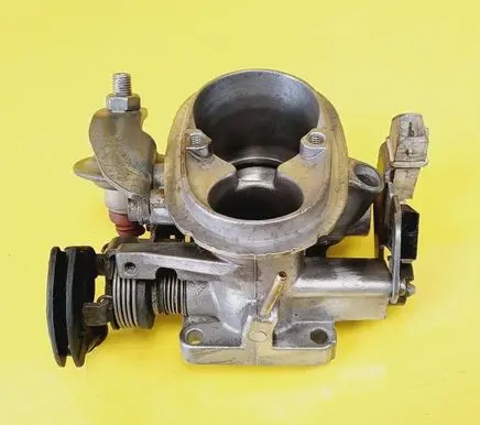 Volkswagen Golf II Throttle body valve 030063F