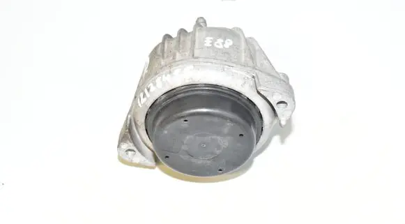 BMW 1 E82 E88 Engine mount bracket