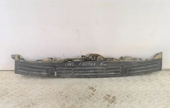 Rear bumper trim bar molding