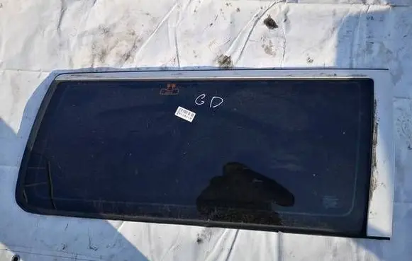 Volvo V70 Rear side window AS2