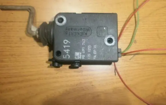 Opel Omega B1 Central locking motor 90491742