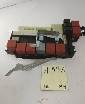 Renault Clio II Fuse module P8200031557 3098913 21656615A