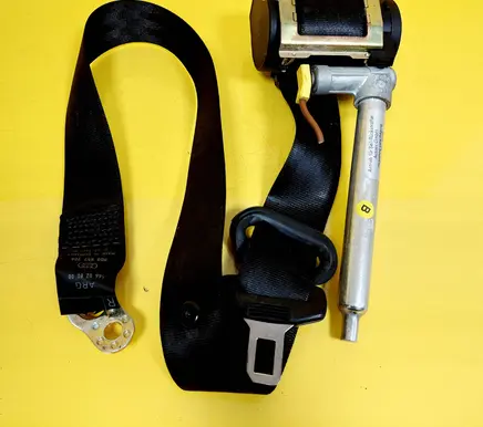 Audi A4 S4 B5 8D Front seatbelt 8D0857706