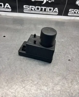 Mercedes-Benz C W203 Central locking vacuum pump 2038000048 0132006365