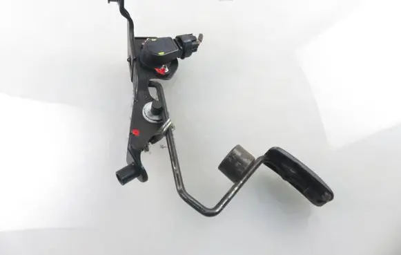 Toyota RAV 4 (XA20) Accelerator throttle pedal 8928133010