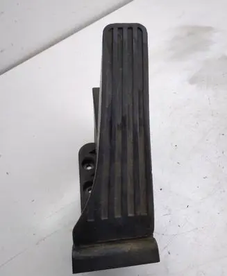 Mercedes-Benz C W204 Accelerator throttle pedal A2043000004