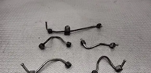 Fuel injector supply line/pipe