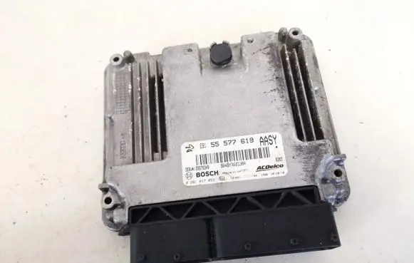 Opel Insignia A Engine control unit/module 5577619 0281017453