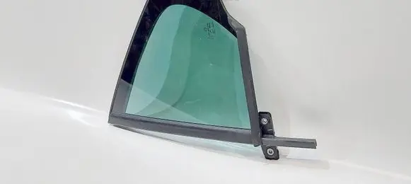 Volkswagen Jetta VI Rear vent window glass 5C6845213