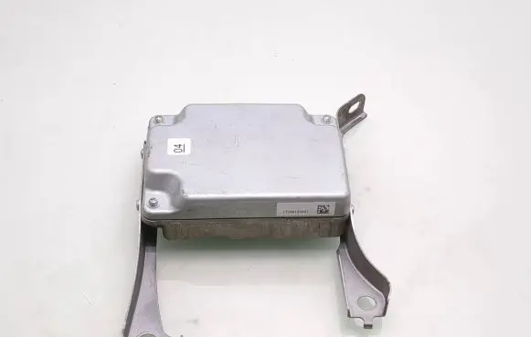 Toyota Land Cruiser (J150) Voltage converter inverter 17708121021 8621060110