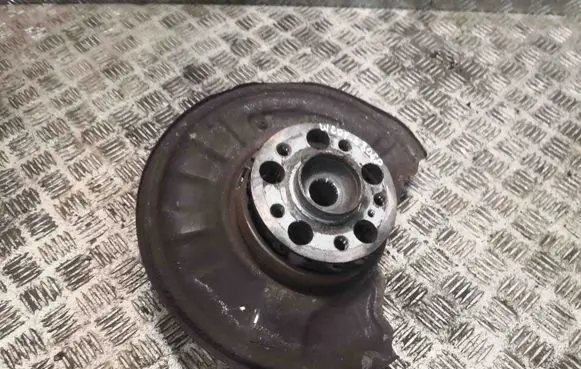 Rear wheel hub