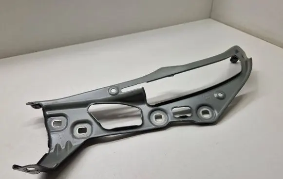 BMW 2 Active Tourer U06 Fender mounting bracket 8737127