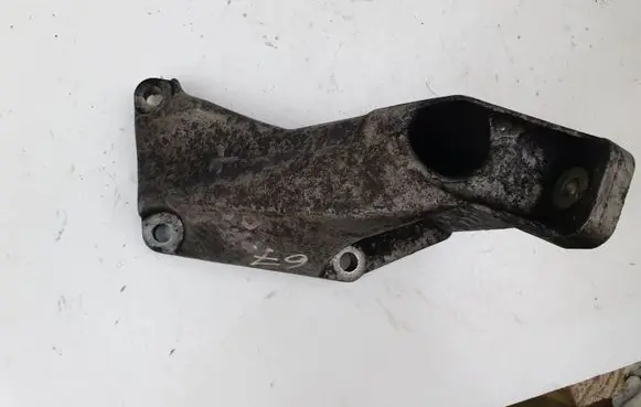 Volkswagen PASSAT B5.5 Engine mounting bracket 8DO199307P