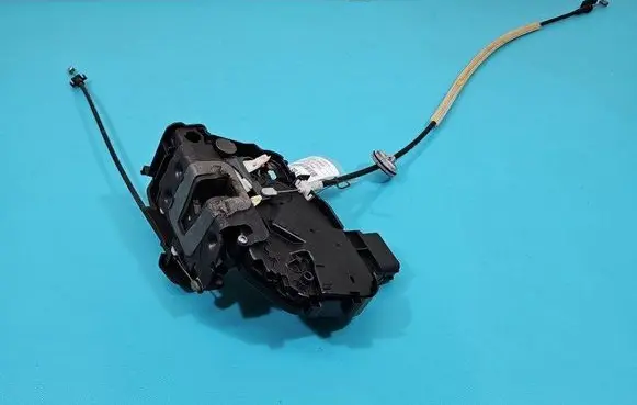 Ford Kuga I Front door lock 8V4A-S21813-MA IMPRK1485887
