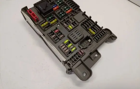BMW X5 E70 Fuse module 6931687 61146931687
