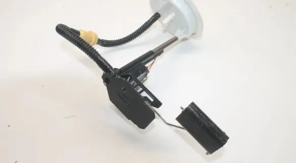 BMW 5 E60 E61 Fuel level sensor 7184479