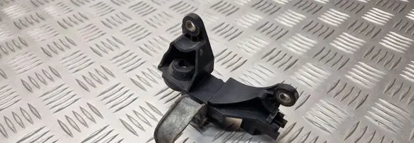 Volvo V70 Air filter cleaner box bracket assembly 8692206