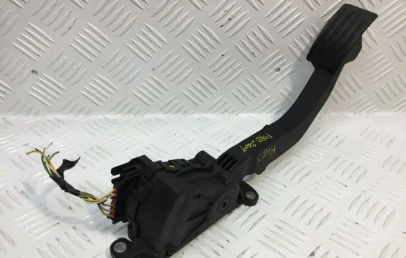 Ford Focus C-MAX Accelerator throttle pedal 3M51-9F836-BE