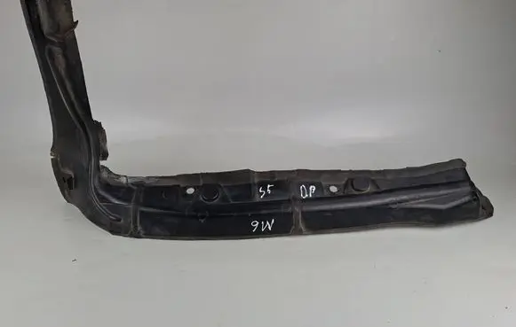 Audi A5 8T 8F Fender end trim 8T0821112A