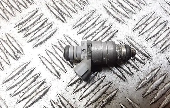 Audi A3 S3 8P Fuel injector 06a906031bt