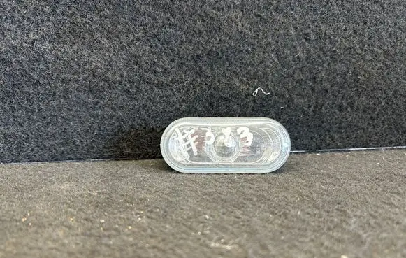 Land Rover Discovery 3 - LR3 Front fender indicator light Wy5w