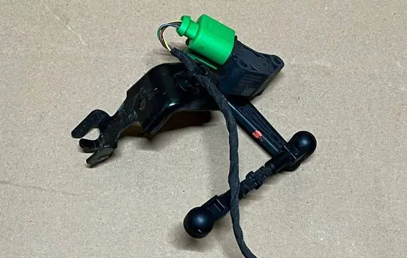 Audi e-tron Headlight/headlamp level sensor 4M0941285D 4M0907504A
