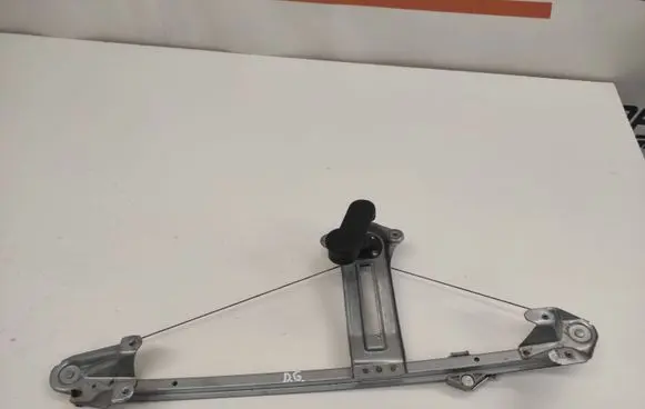 Rear door manual window regulator