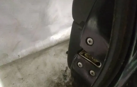 Subaru Legacy Front door lock