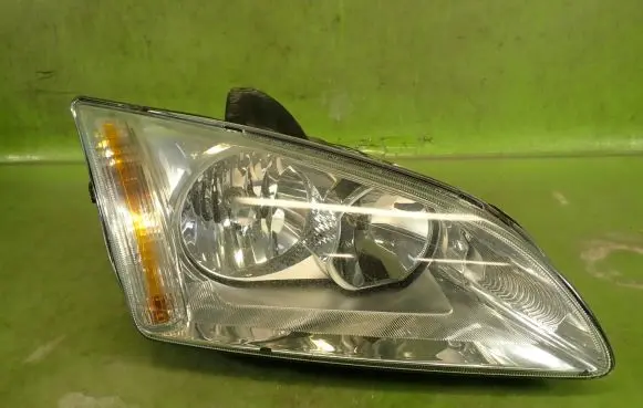 Ford Focus Headlight/headlamp 4M51-13W029-AC