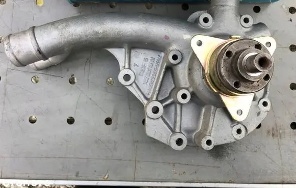 Mercedes-Benz 190 W201 Water pump 1022011801