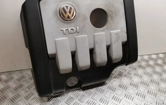 Volkswagen PASSAT B6 Engine cover (trim) 03G103925BT