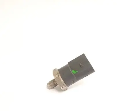 Volkswagen PASSAT B6 Fuel pressure sensor 06D906051A 0261545008