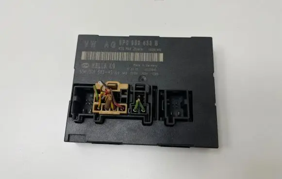 Audi A3 S3 8P Comfort/convenience module 8P0959433B 05570600 5DK00858345