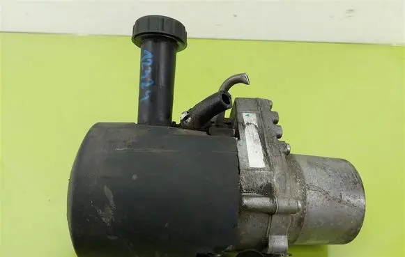 Peugeot 407 Power steering pump 9670302280