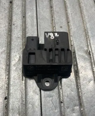 BMW 3 F30 F35 F31 Glow plug pre-heat relay 8519471 120122 0522120103