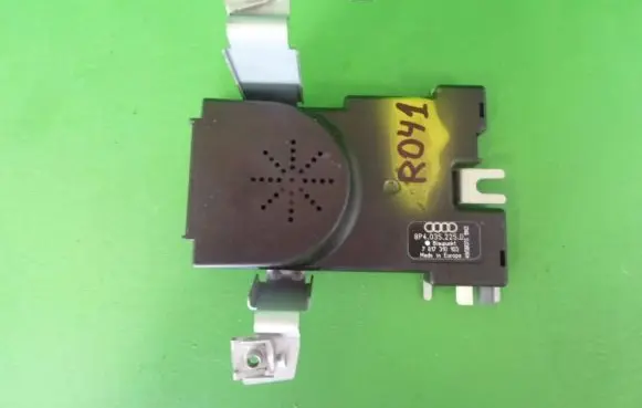 Skoda Fabia Mk2 (5J) Aerial antenna amplifier 8P4035225D R041