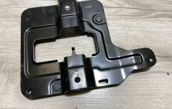 Nissan Micra K14 Engine mounting bracket