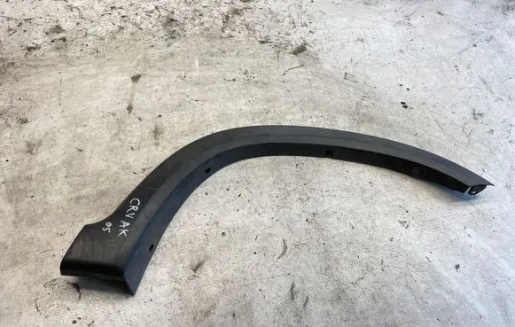 Rear fender molding trim